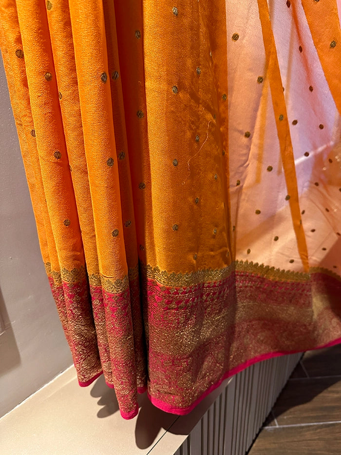 KHADDI GEORGETTE SKIRT BORDER CIRCLE BUTI ANTIQUE ZARI SAREE - CONTRAST BORDER RUST ORANGE WITH RED