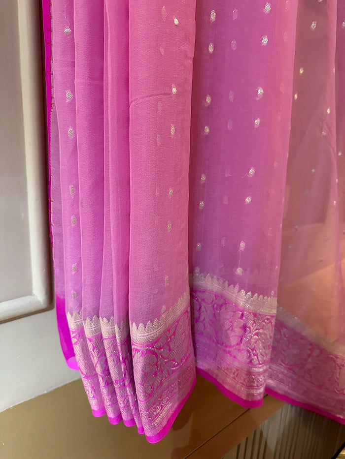 KHADDI CHIFFON HAZARA BUTI SAREE - CONTRAST BORDER PINK WITH LAVENDER