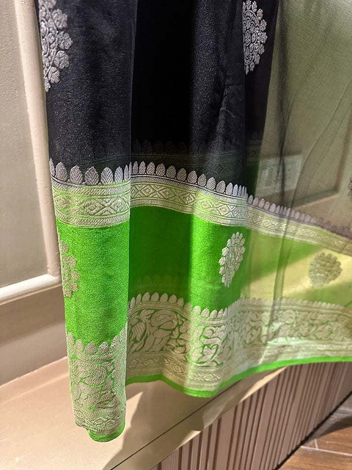 KHADDI CHIFFON DOUBLE BORDER SAREE - CONTRAST BORDER BLACK WITH GREEN