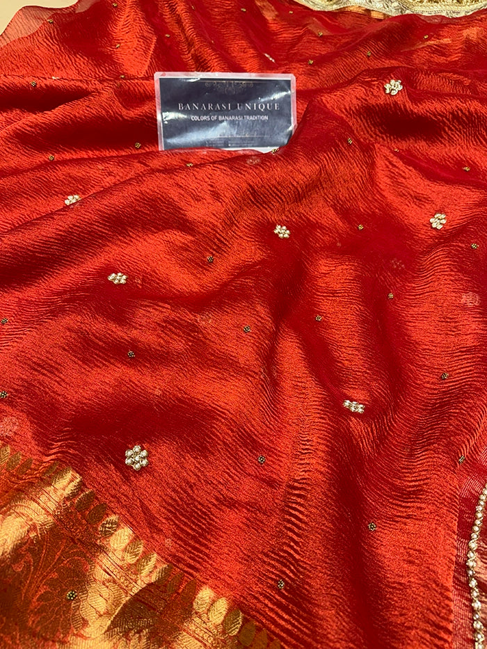 CRUSHED FLORAL BUTI SAREE - RED