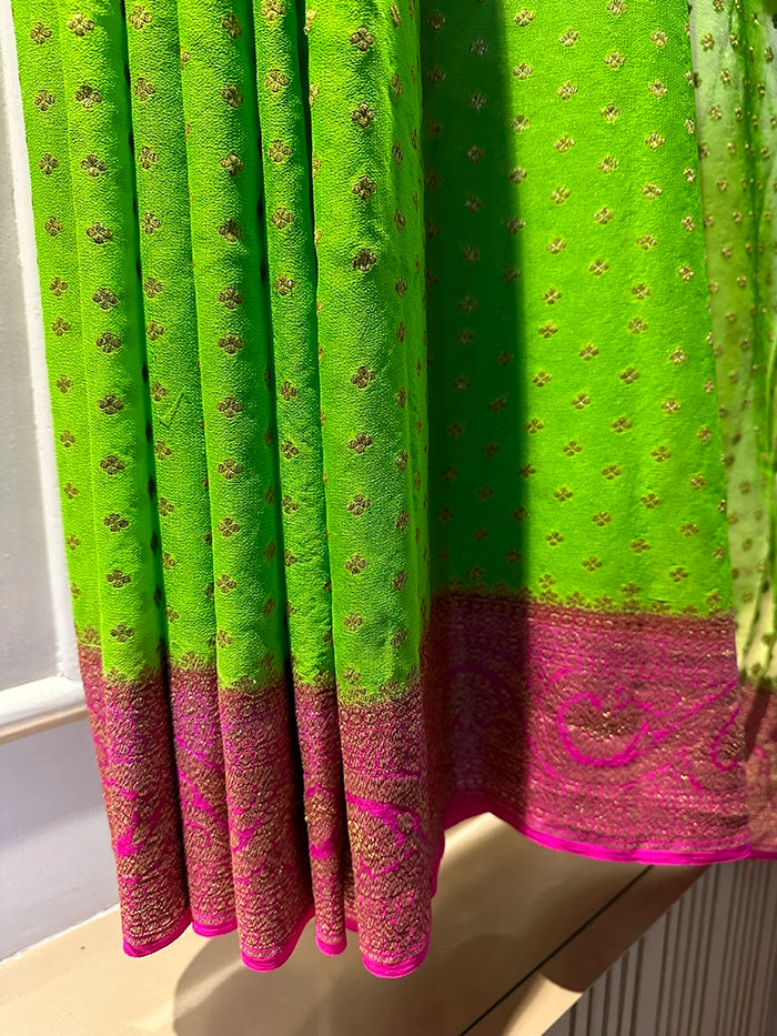 KHADDI GEORGETTE KONIA FOUR-PETAL BUTI ANTIQUE ZARI SAREE - CONTRAST BORDER PARROT GREEN WITH DEEP PINK