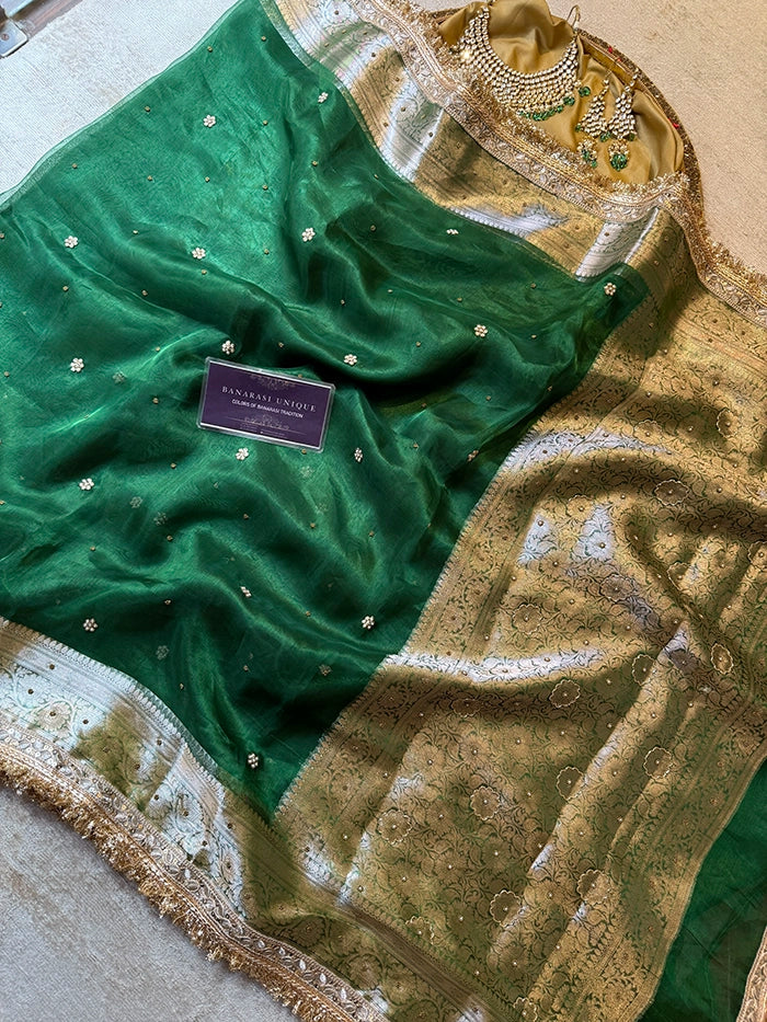 PLAIN FLORAL BUTI SAREE - FOREST GREEN