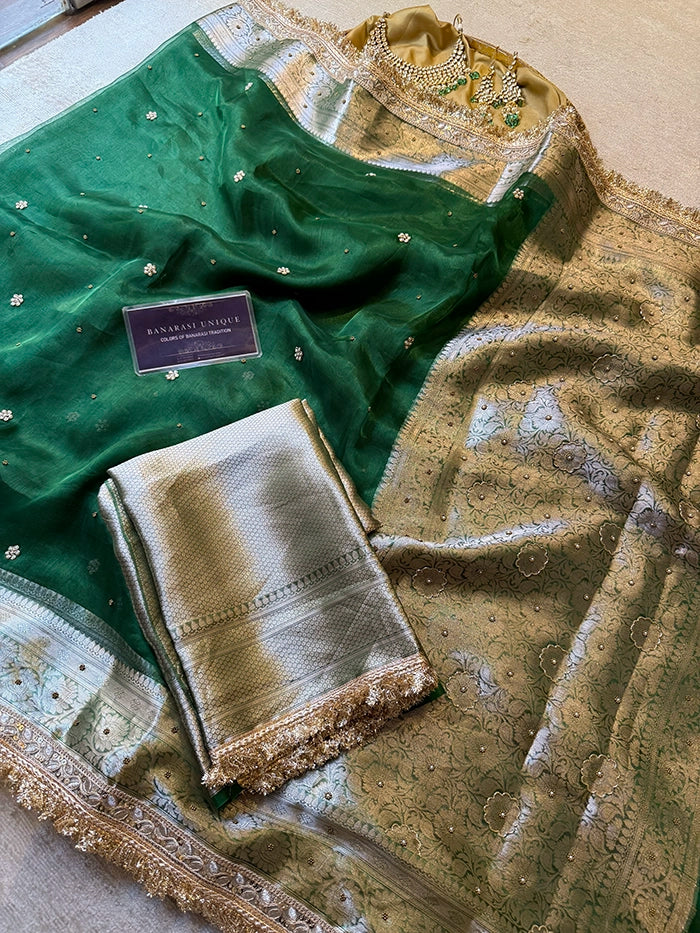 PLAIN FLORAL BUTI SAREE - FOREST GREEN