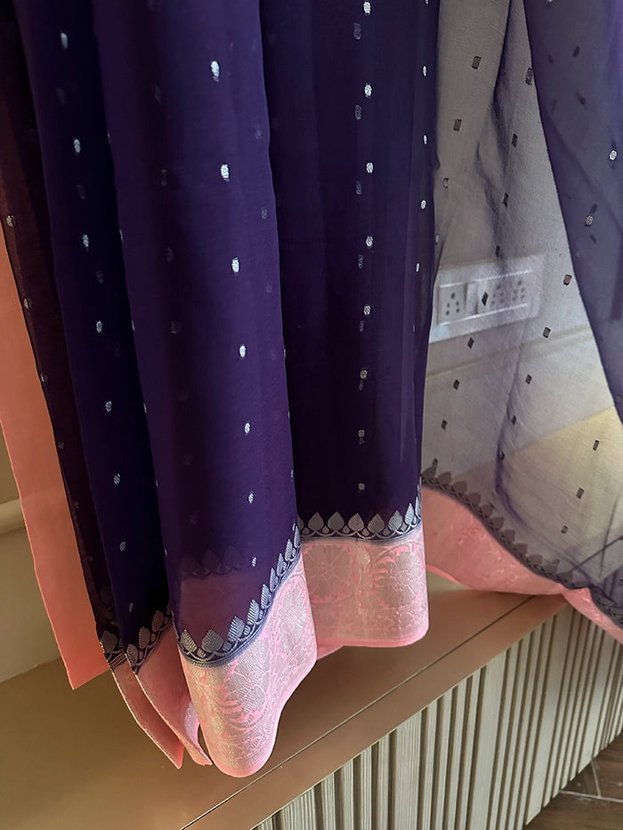 KHADDI CHIFFON HAZARA BUTI SAREE - CONTRAST BORDER BLUE WITH POWDER PINK