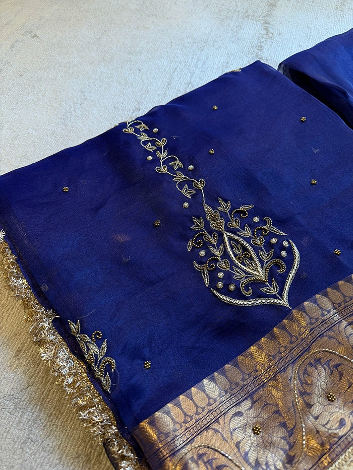 VERTICAL ARCH-SHAPED VINE DESIGN - ROYAL BLUE