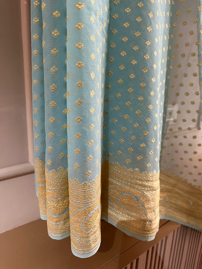 KHADDI GEORGETTE KONIA FOUR-PETAL BUTI GOLD ZARI SAREE - POWDER BLUE