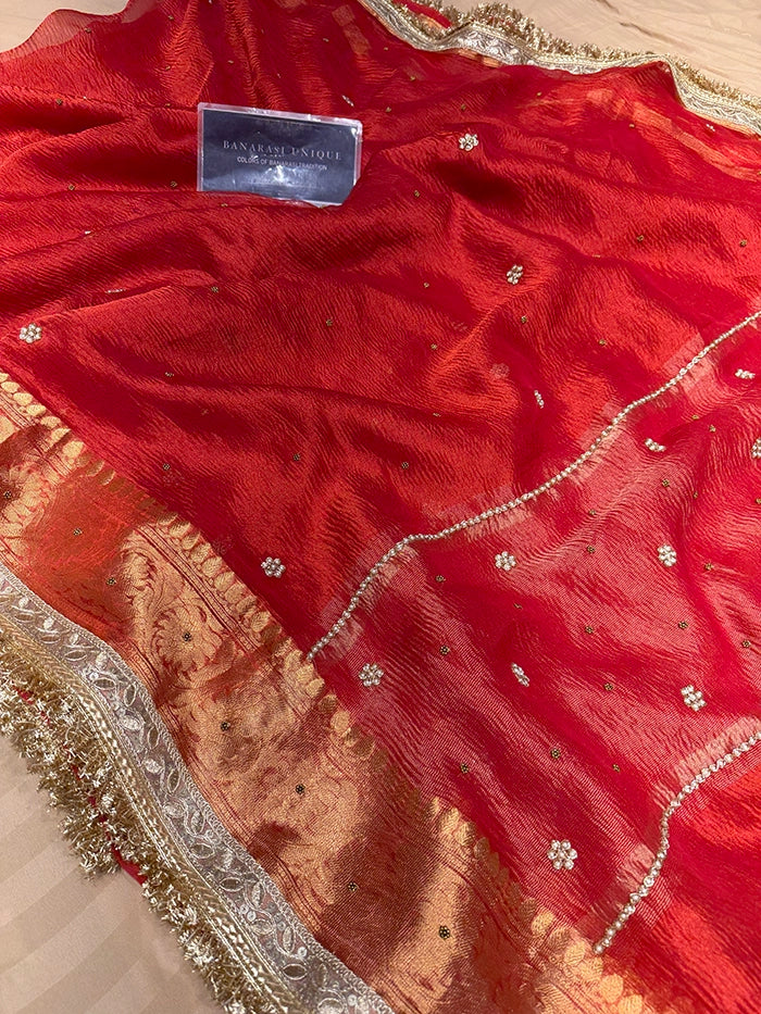 CRUSHED FLORAL BUTI SAREE - RED