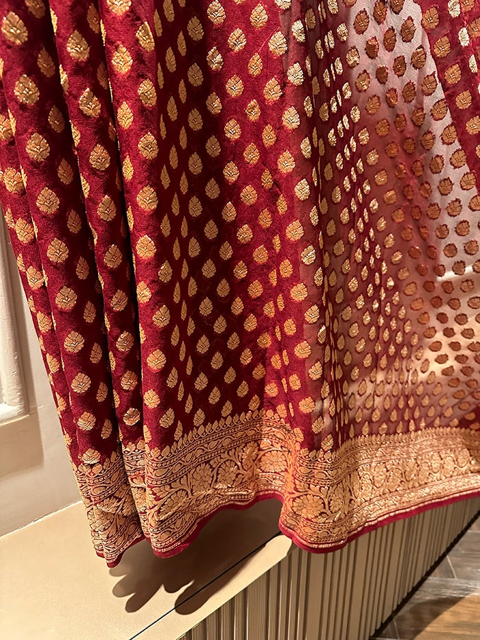 KHADDI GEORGETTE DOLLAR BUTI GOLD ZARI SAREE - MAROON